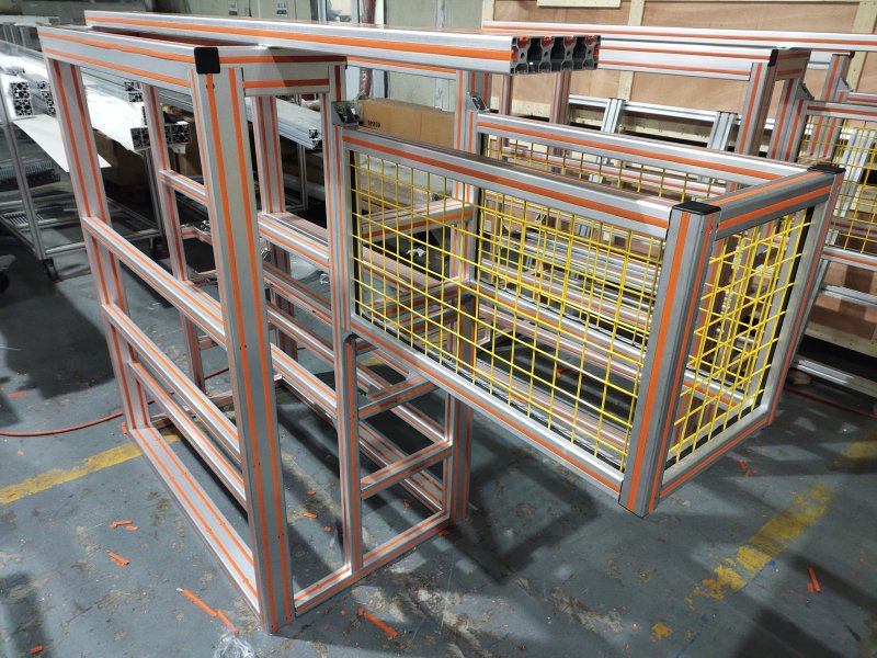 帶防護(hù)網(wǎng)的鋁型材機(jī)架